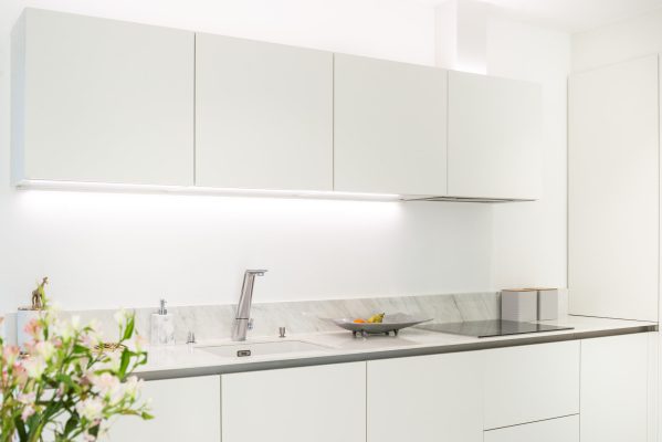 Led nauha keittiöön – näin valitset välitilan valaistuksen! Led nauha keittiöön – näin valitset välitilan valaistuksen!