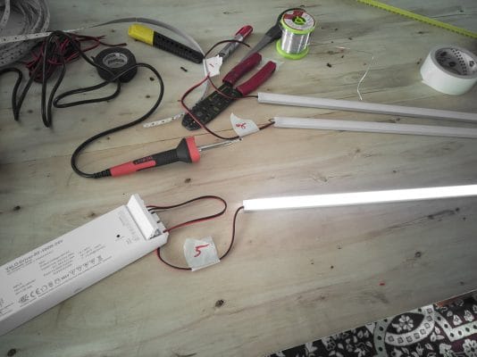 Näin valaiset portaat led-nauhakiskolla Näin valaiset portaat led-nauhakiskolla