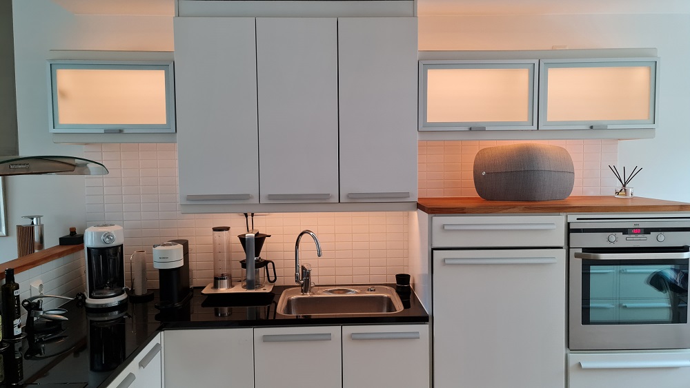 Led valonauhan asennus vitriinikaappiin pääkuva